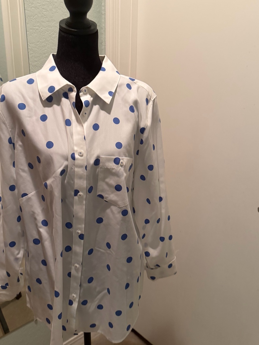 Foxcroft White Button-Down Shirt with Blue Polka Dots